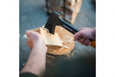Купить Набор Fiskars: Топор Х7 + точилка для топоров и ножей + нож К40 фото №16